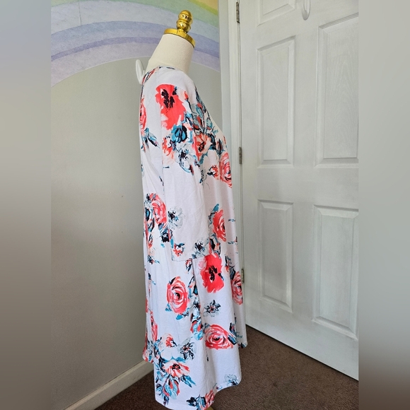 Boutique | Lg | Floral Mid-Length Flowy Dress Three Quarter Sleeves W/ Pockets - Picture 2 of 10